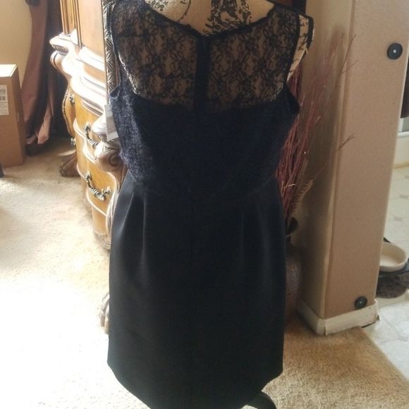 Tahari dress 12 nwt.. - Picture 2 of 4